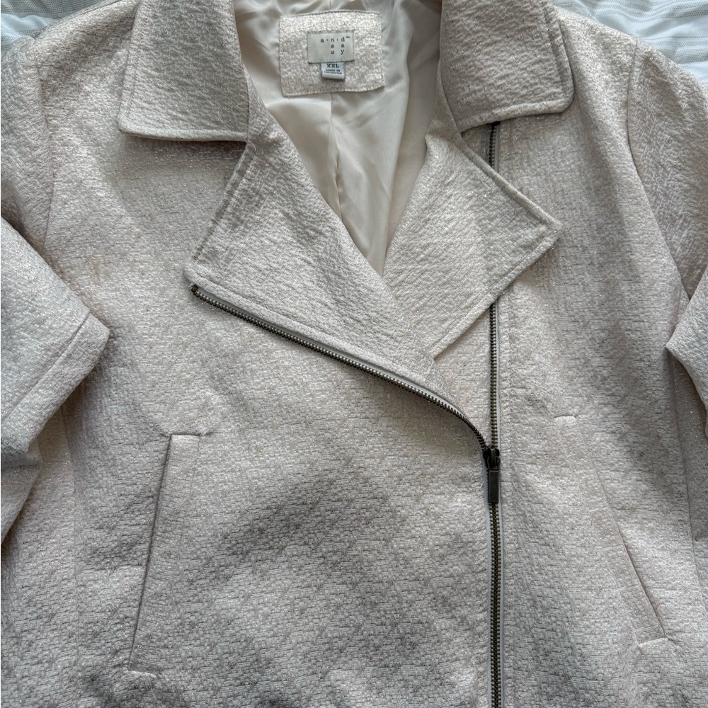 Ivory Jacket with Gold Sparkle Detail Size XXL - Picture 5 of 6